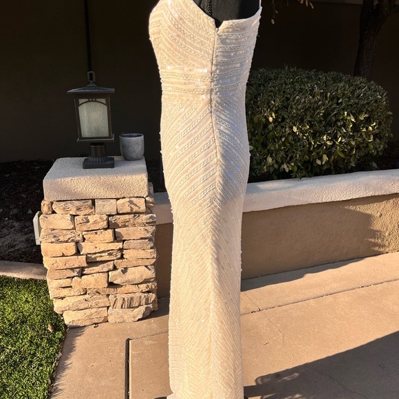 Marina Wedding dress formal gown white size 8 - Picture 4 of 8